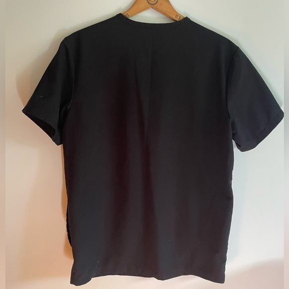 FIGS-Leon Three-Pocket Scrub Top - Picture 4 of 6